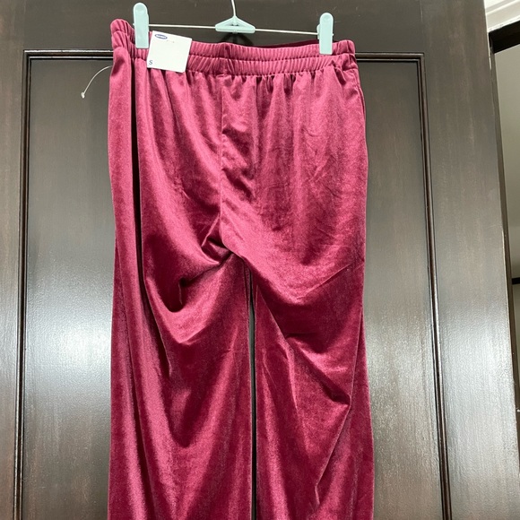 Old Navy cranberry velvet mid-rise pants - Picture 2 of 6